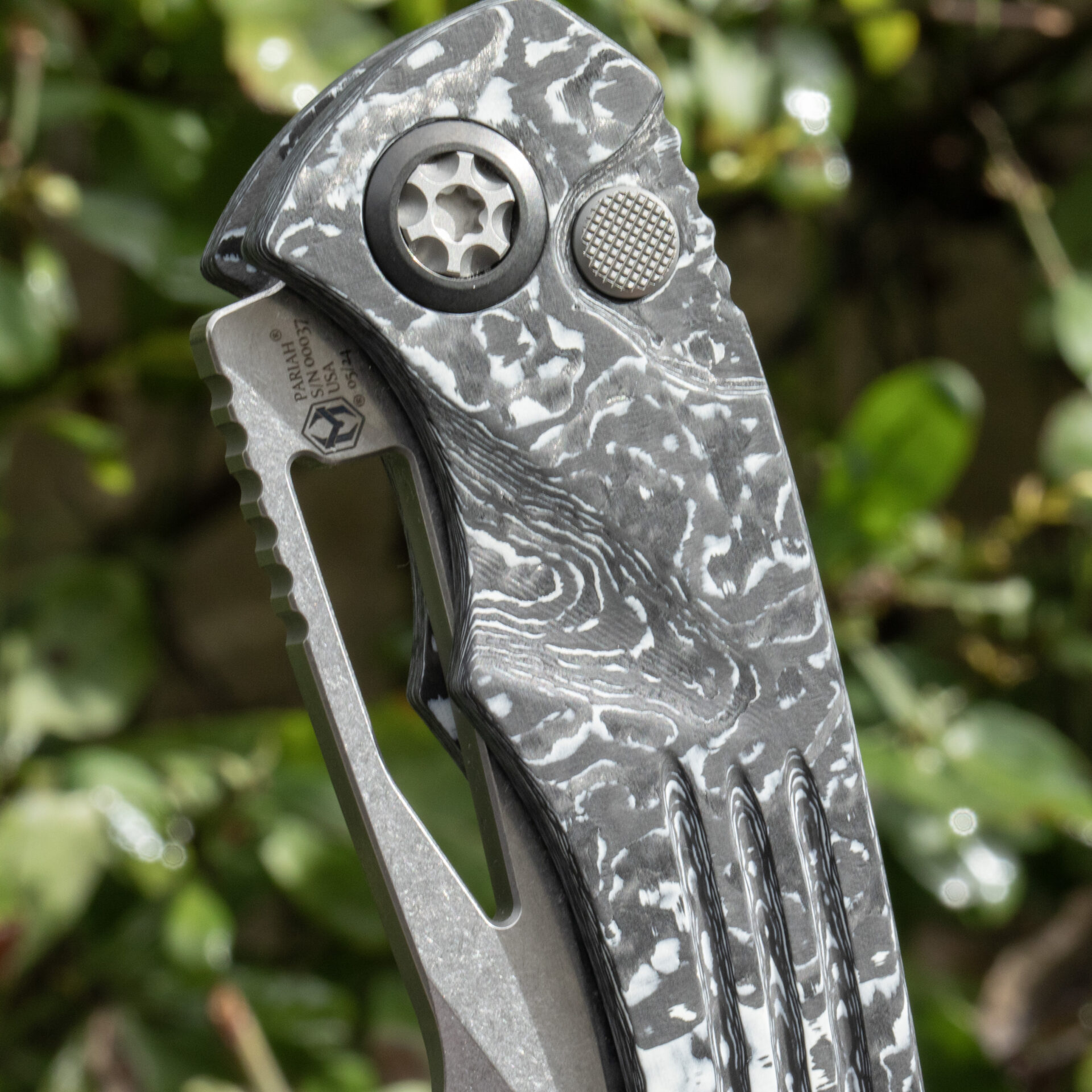 HERETIC KNIVES PARIAH MANUAL BUTTON LOCK WHITE CAMO CARBON 4" MAGNACUT STONEWASH H046-2A-WT/CC - Image 6