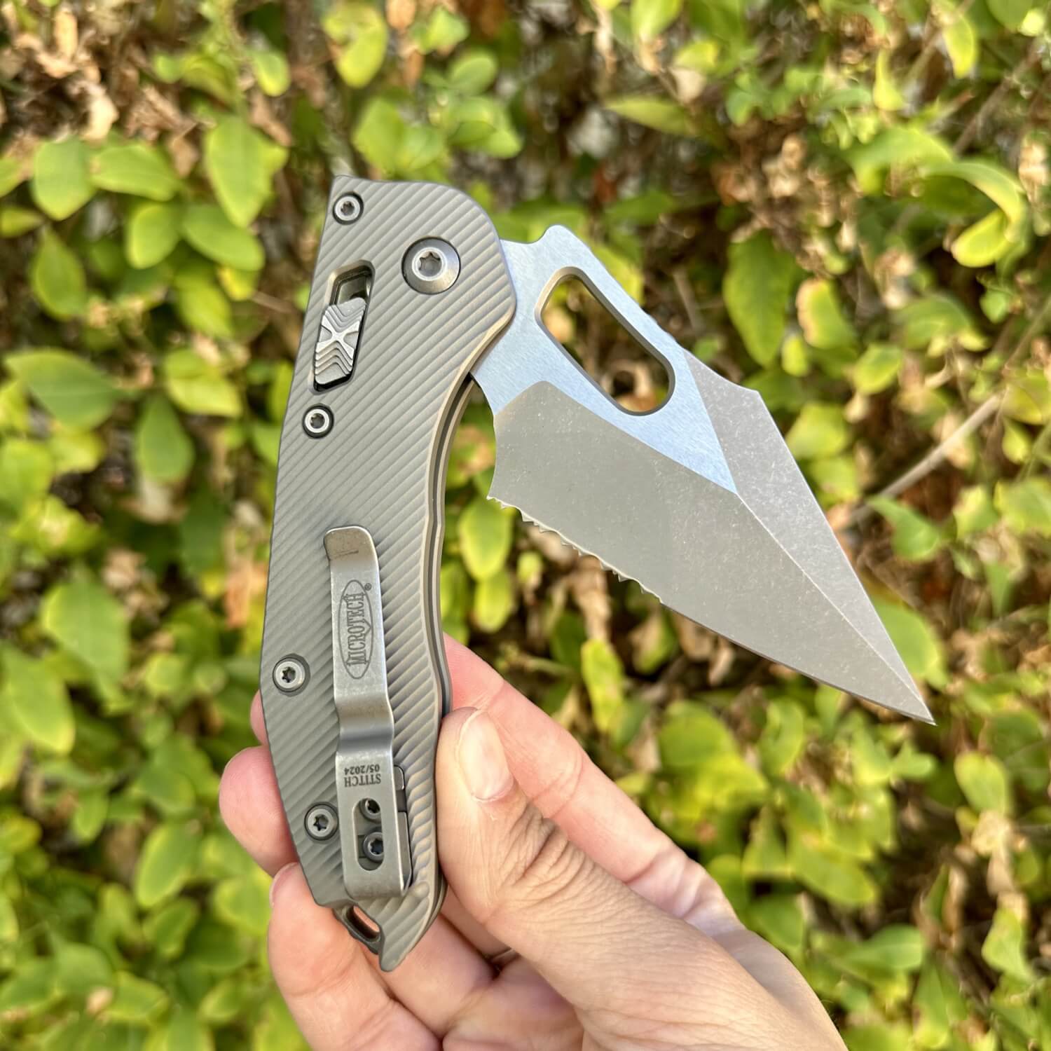 Microtech Stitch RAM-LOK S/E Fluted Natural Clear Apocalyptic - Image 4